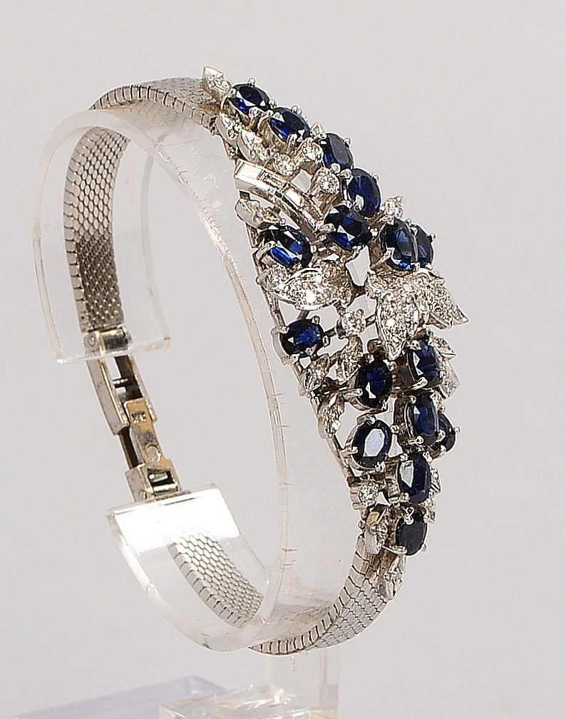 Armband, 750 WG (gest.), 'Blumenarrangement' mit Saphiren und Diam.; Gew. 30,80 g