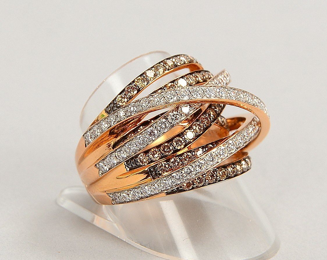 Exklusiver Ring, 750 Roségold, RK mit verschiedenf. Brillantbesatz/zus. 3,18 ct; Gew. 15,10 g