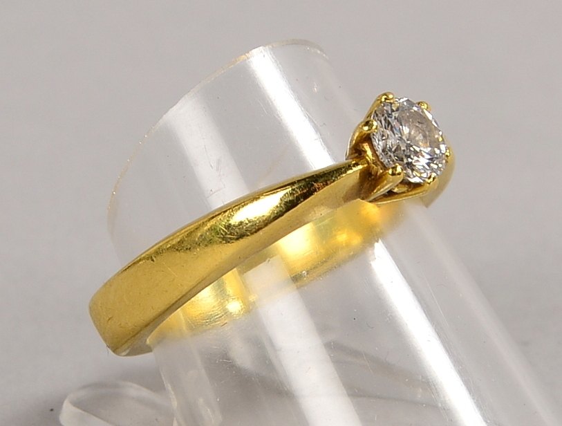 Ring, 750 GG (gest.), mit einzelnem Brillant von ca. 0,50 ct; RG 56, Gew. 7,20 g