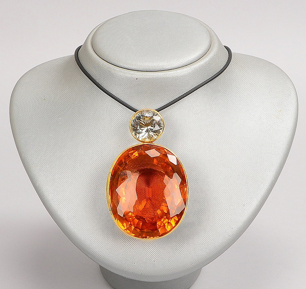Designer-Anh., 585 GG, mit Citrin/ca. 345,0 ct, und Topas/ca. 27,5 ct, an Band; Gew. 86,80 g