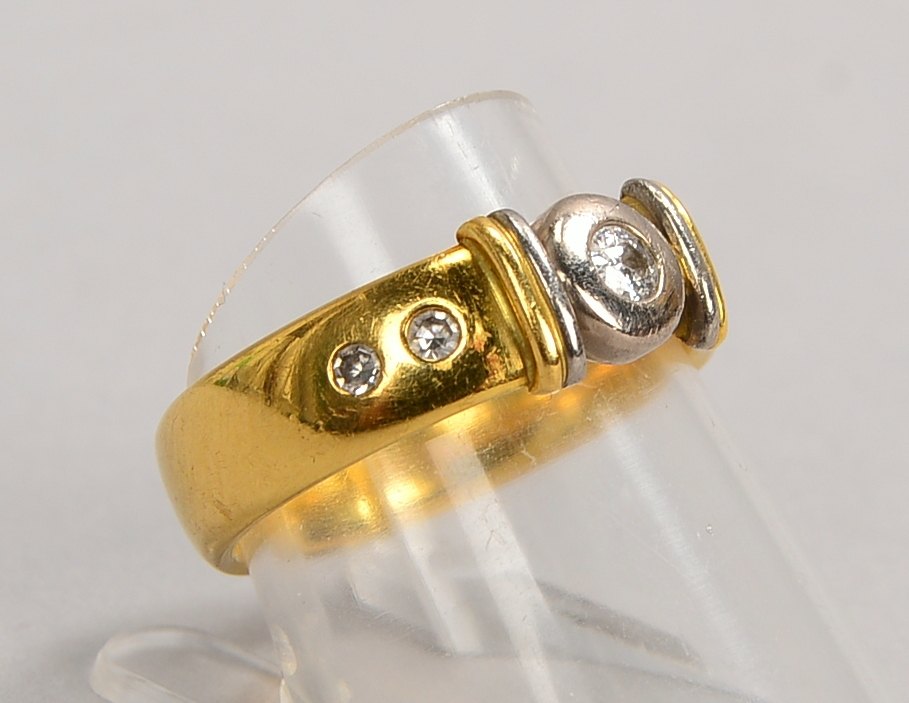 Ring, 750 GG/WG (gest.), mit 5x Diam./ca. 0,25 ct, Farbe 'G-H', 'Si-P1'; RG 56, Gew. 8,20 g