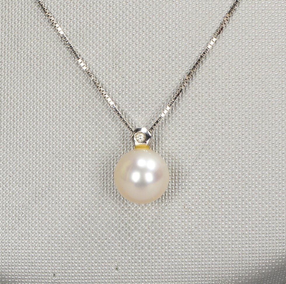 Halskette, 750 WG (gest.), mit einzelner Perle und kl. Diamant; Gew. Kette 2,40 g