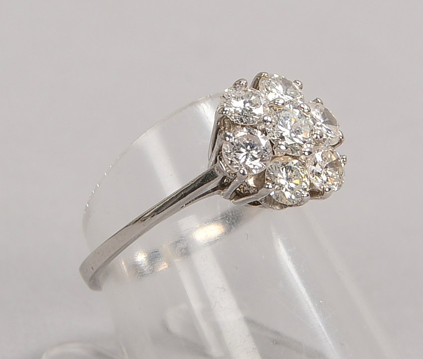 Ring, 750 WG (gest.), mit 7x Brill./ca. 1,40 ct, Farbe 'G-H', 'Si-P1'; RG 54, Gew. 3,50 g
