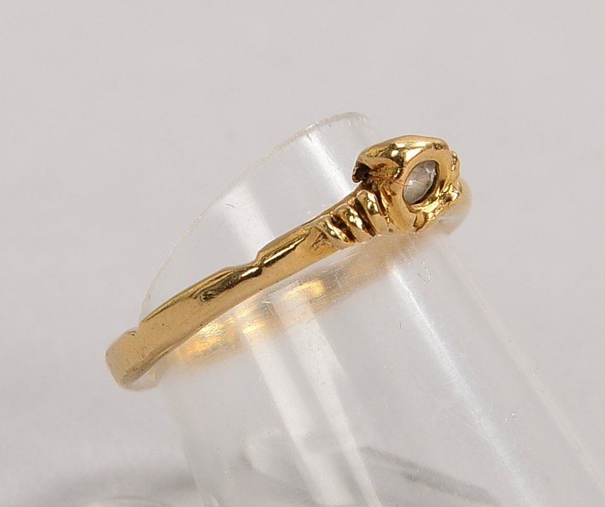 Ring, 750 GG (gepr.), besetzt mit einzelnem kleinem Diamant; RG 54, Gew. 4,10 g