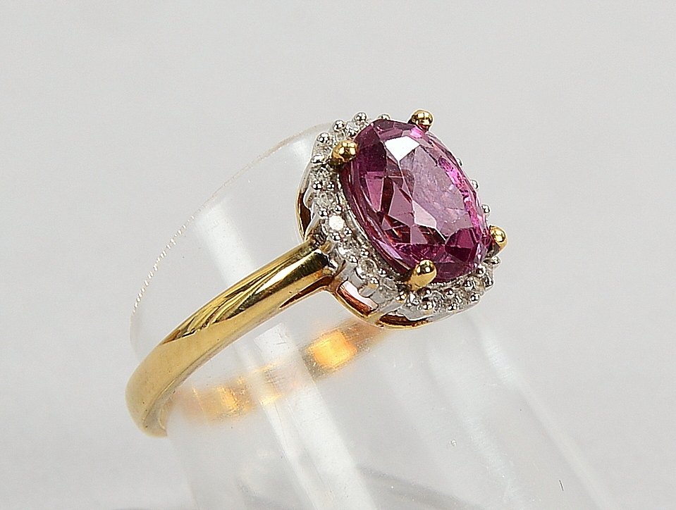 Ring, 333 GG/WG (gest.), mit Turmalin und Diamanten/ca. 0,15 ct; RG 53, Gew. 2,50 g