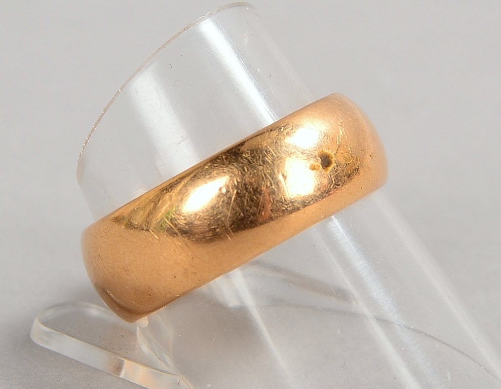 Ring, 585 RG (gest.), einzelner Ehering, breite Innenschiene/7 mm - grav./dat.; RG 59, Gew. 6,80 g