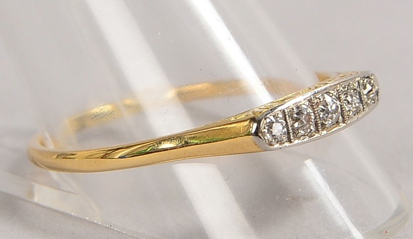 Ring, 585 GG (gest.), mit 5x Diam./ca. 0,15 ct, Steine im Altschliff/verl.; Gew. 2,50 g