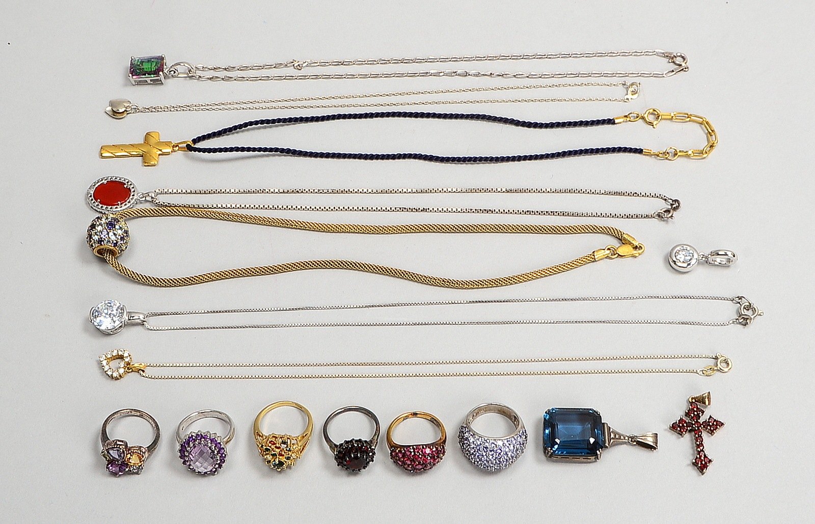 Silberschmuck, versch. Silbergehalte: 7x Halsketten/Anh., 3x Anh./lose, 6x Ringe; Gew. ca. 80 g