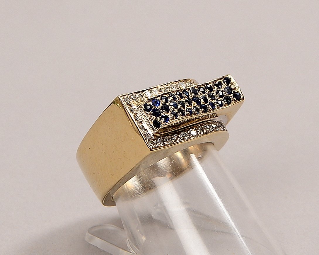 Matis, Designerring, 750 WG (gest.), mit Saphirbesatz/ca. 0,30 ct, und Brillanten/ca. 0,28 ct