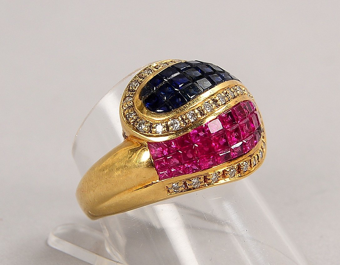 Ring, 585 GG (gest.), mit je 27x Saphiren und Rubinen, sowie 29x Brill./ca. 0,14 ct