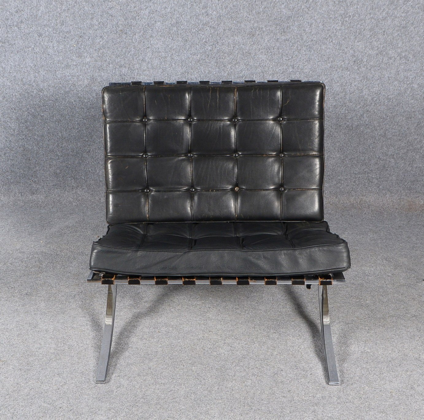 Designer-Sessel, in der Art 'Barcelona-Chair', Gestell Flachstahl/verchromt, mit 2x Leder-Sitzkissen