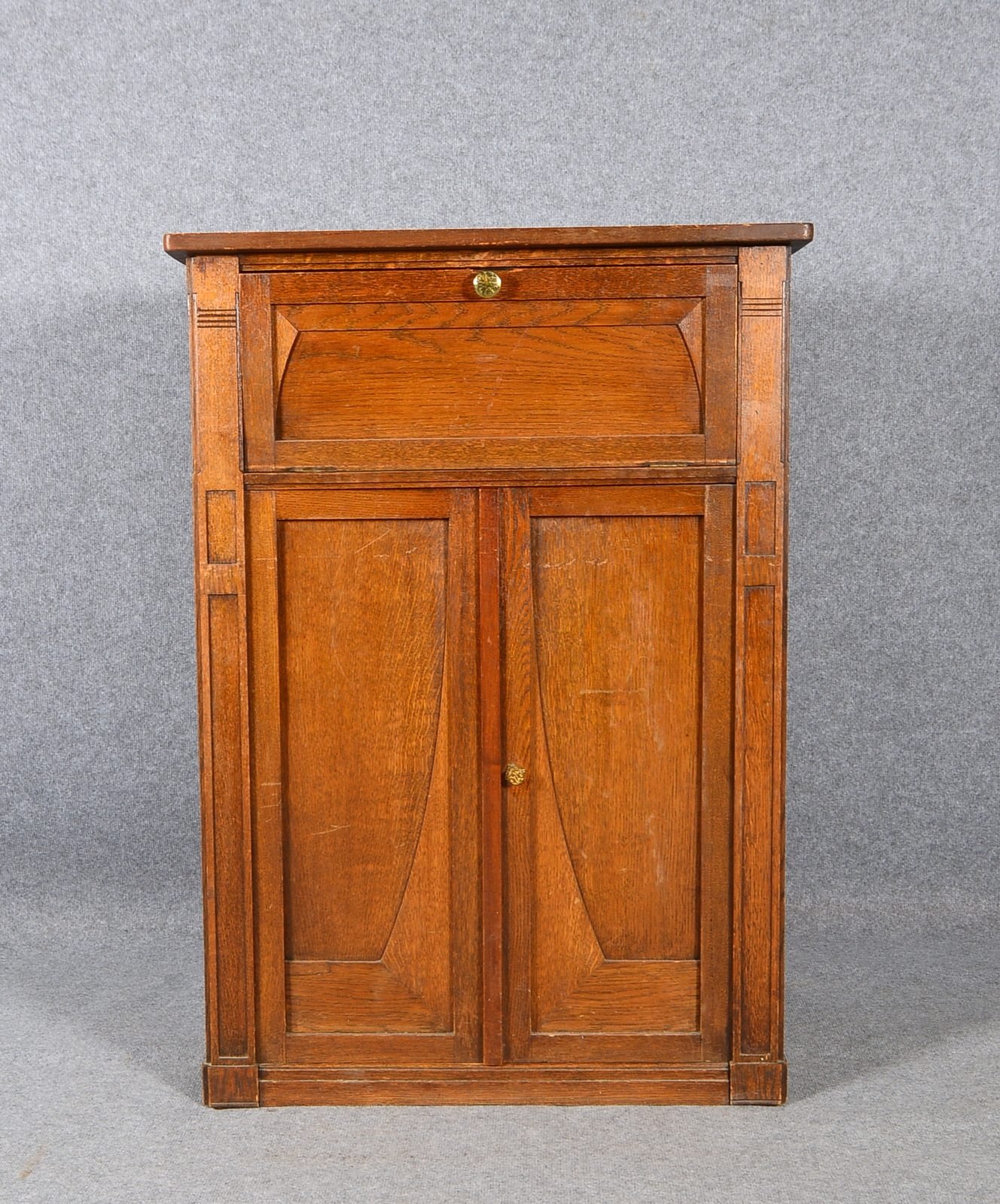Kommode/Vertiko (Jugendstil), Eiche, unten 2-türig/mit 2x Einlegeböden, darüber Klapptür