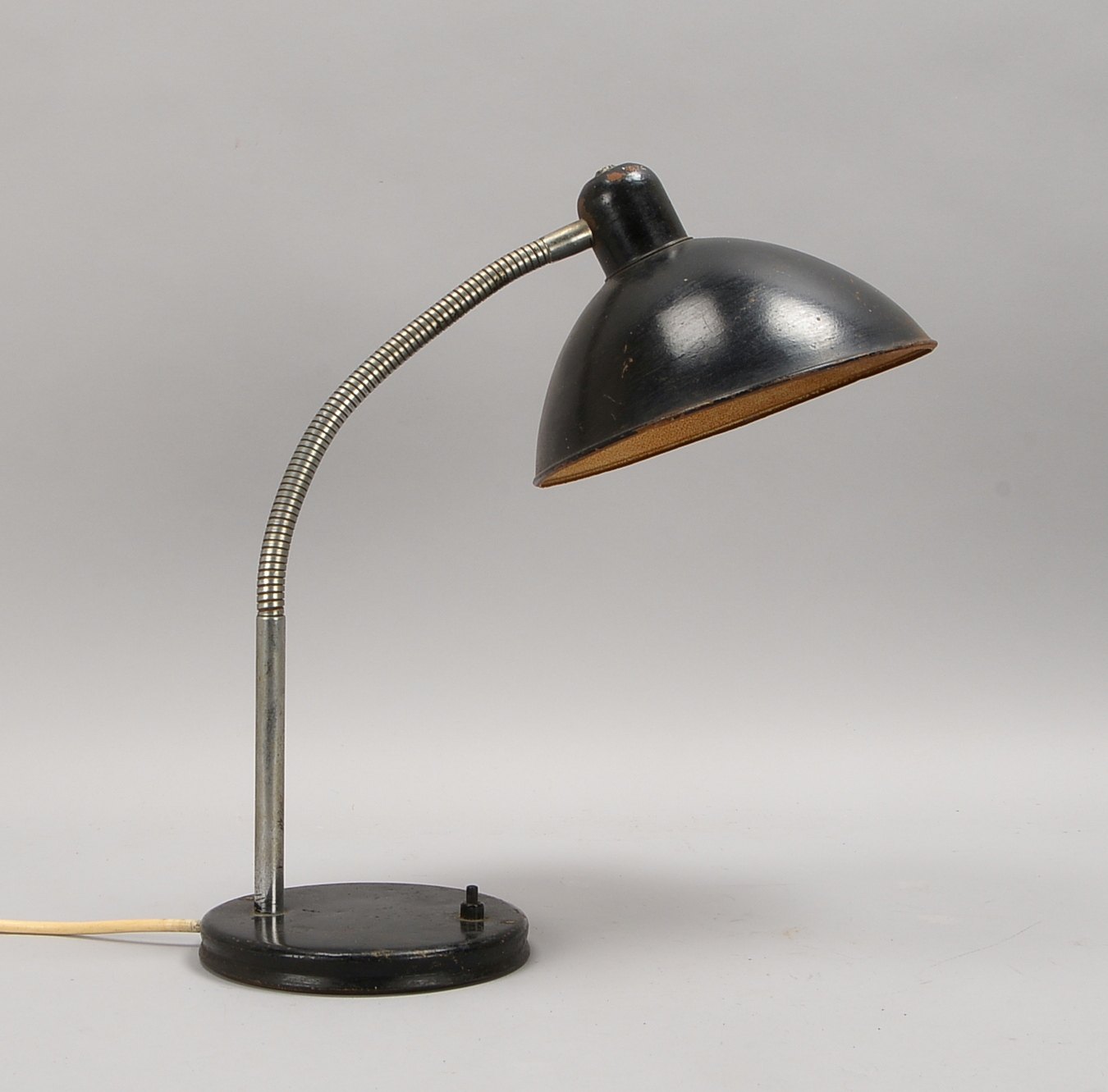 Schreibtischlampe, flex. Schwanenhals auf rundem Metallstand/neu lackiert, Druckschalter