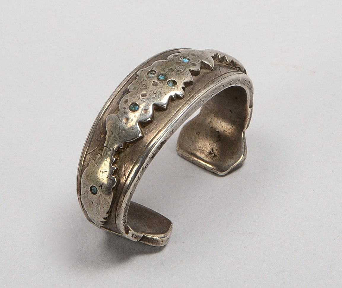 Armspange (islam.), Silber, mit Resten von Türkisbesatz; Maße/innen: 4,5 x 6 cm, Gew. 170 g