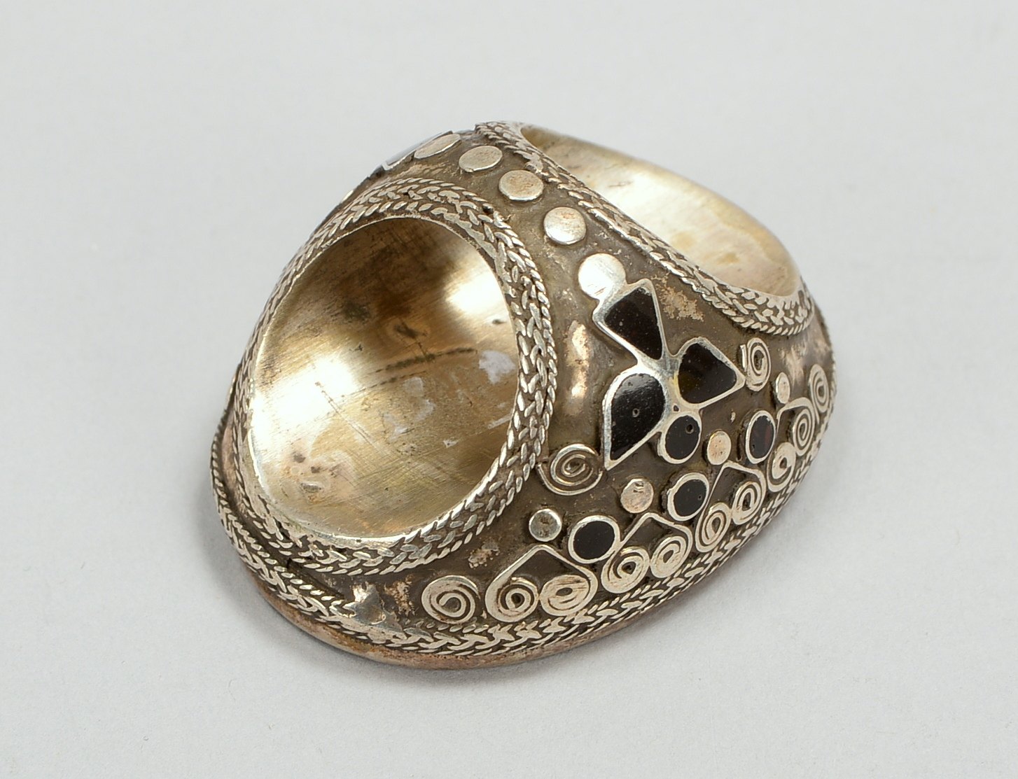 Siegelring (islam.), Silber, gr. Ringkopf mit schwarzem Stein/graviert mit arab. Schrift