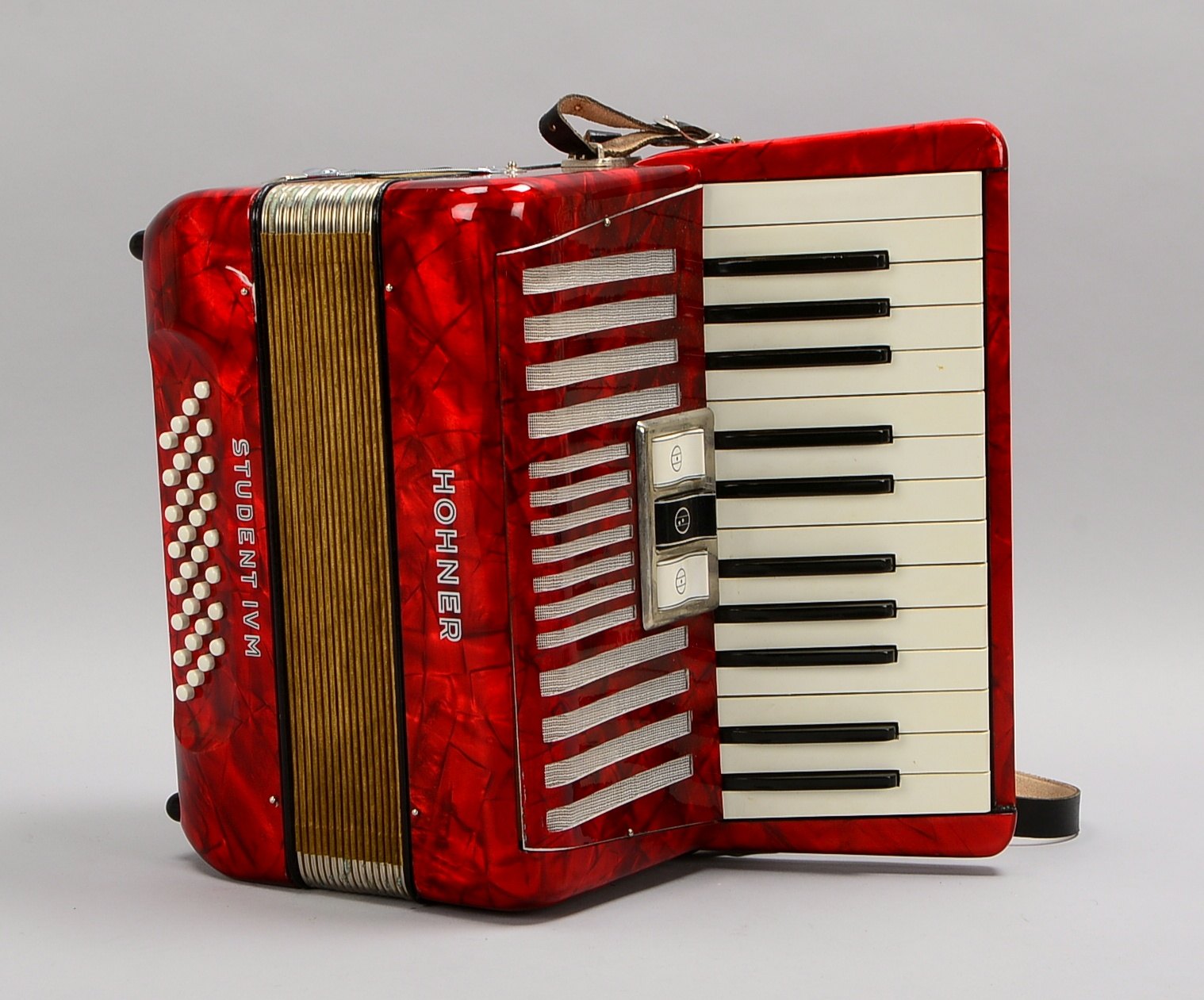 Akkordeon, Hohner 'Student IV M', Balg in gutem Zustand - spielbereit, im Koffer