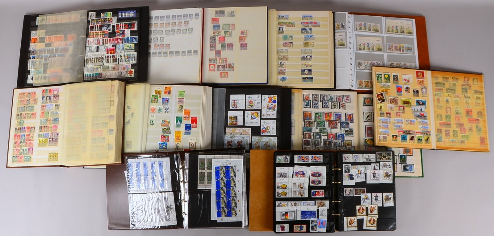 Briefmarkensammlung ('Deuschland'): 'Wühlkiste', Diverses - in 15x Alben