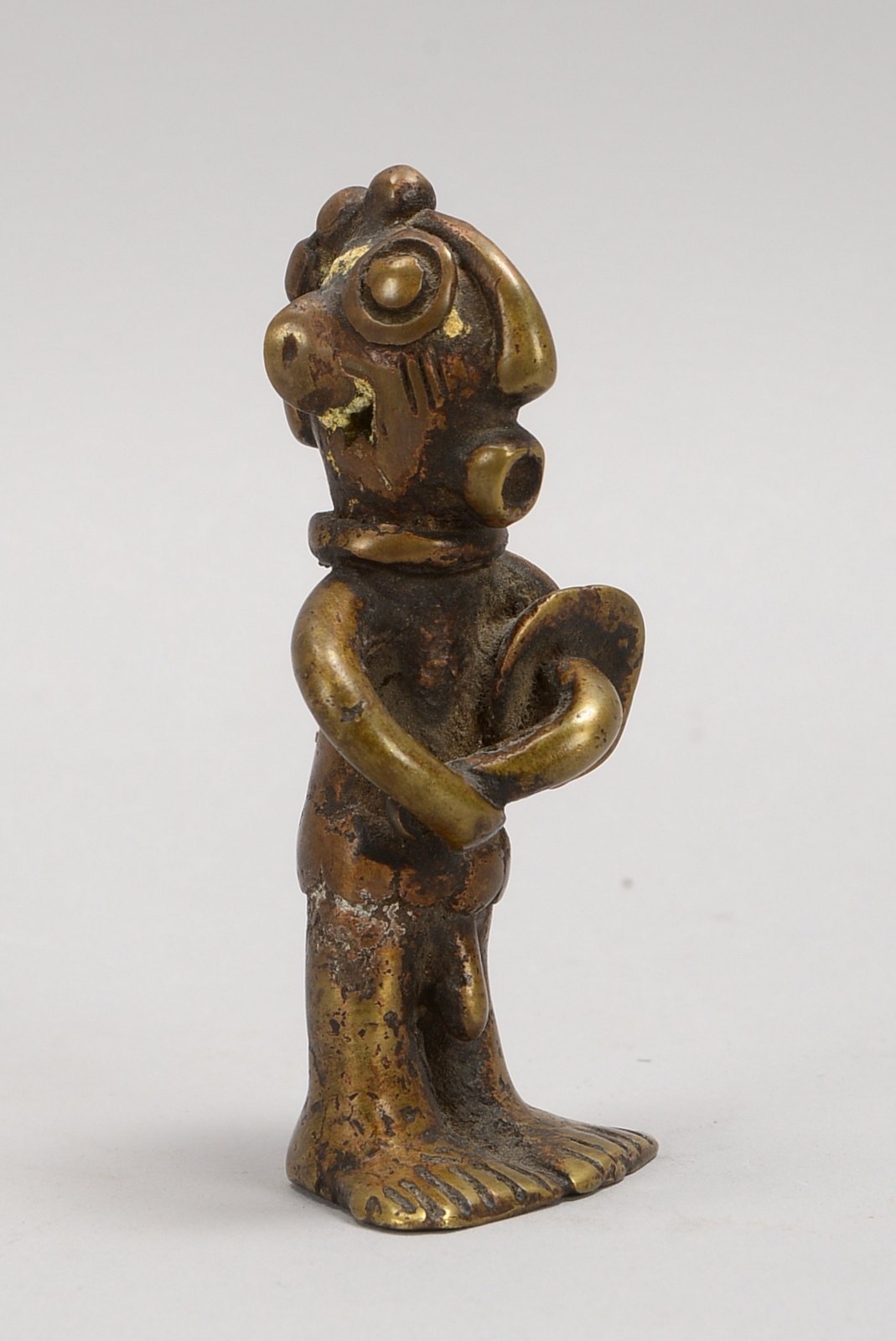 Kleine Bronzeskulptur (Benin), 'Trommler'; Höhe 10,5 cm