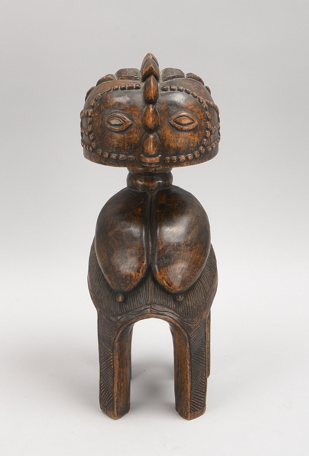 Holzskulptur (Benin), 'Frauenfigur mit Eulenkopf'; Höhe 36,5 cm