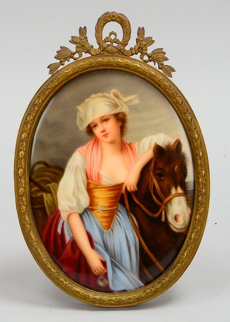 Standbild, 'La Laitière', Malerei/Porz.-Platte, sign., im Messingrahmen/mit Ständer