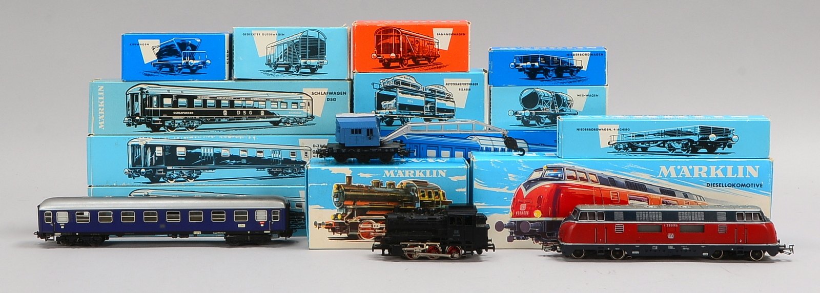 Märklin 'H0', Nr. '3000': Dampflok und Nr. '3021': Diesellok, mit 14x Waggons - in OVP