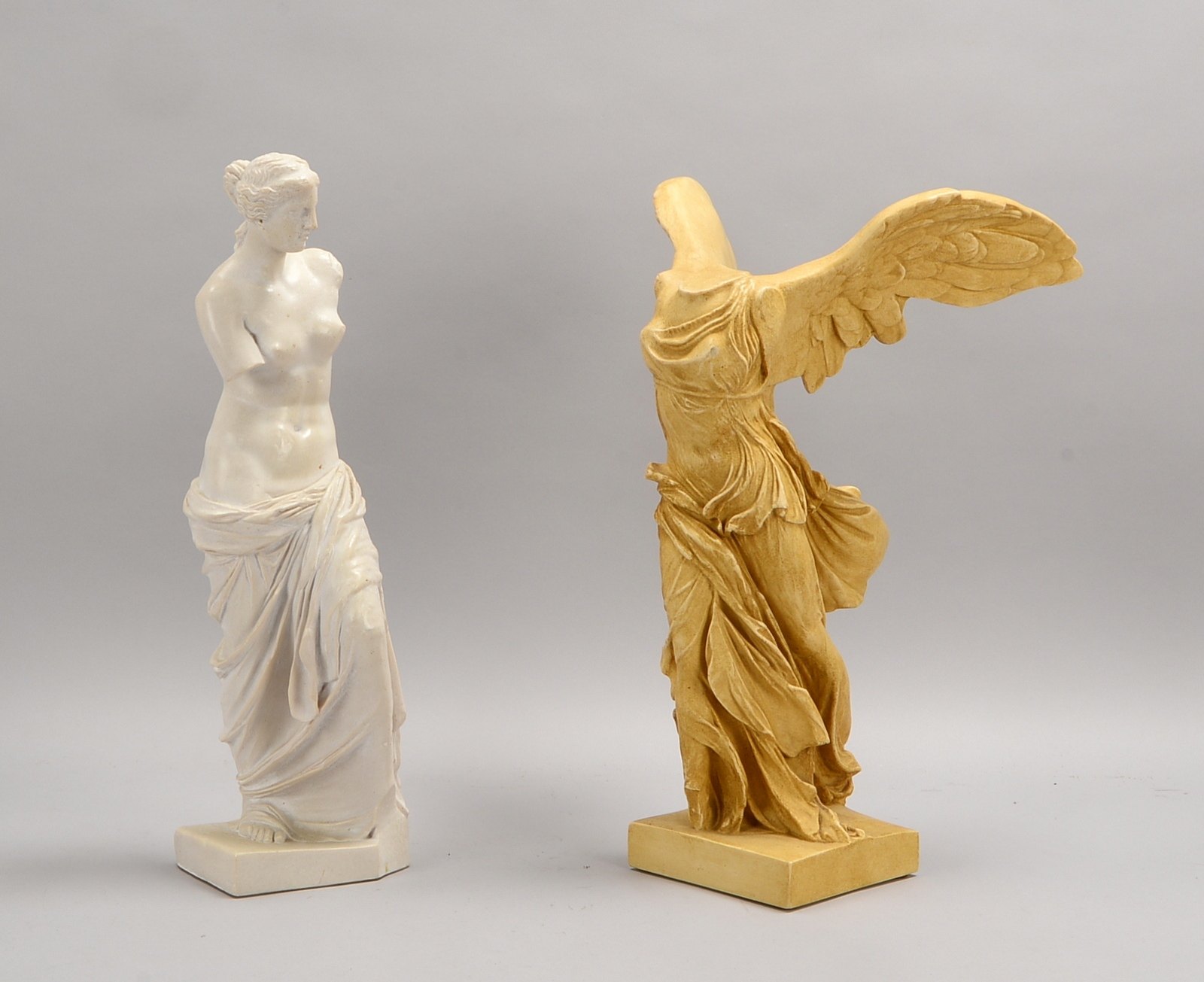 2 Museumsrepliken, 'Göttinnendarst.': 1x 'Venus von Milo', 1x 'Nike von Samothrake'