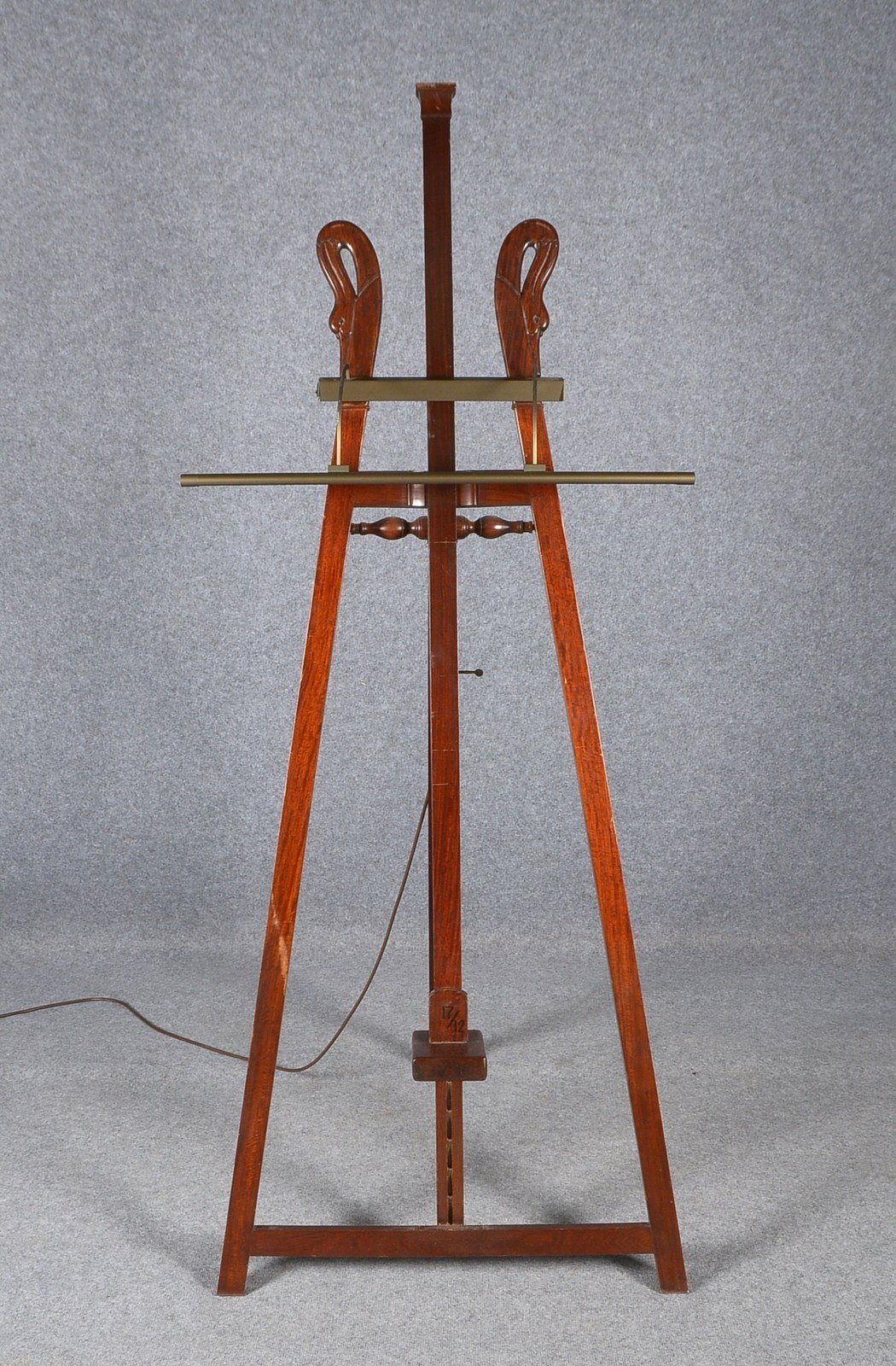 Staffelei, Mahagoni/Messing, partiell geschn. ('2 Schwanenhälse'), höhenverst./beleuchtet