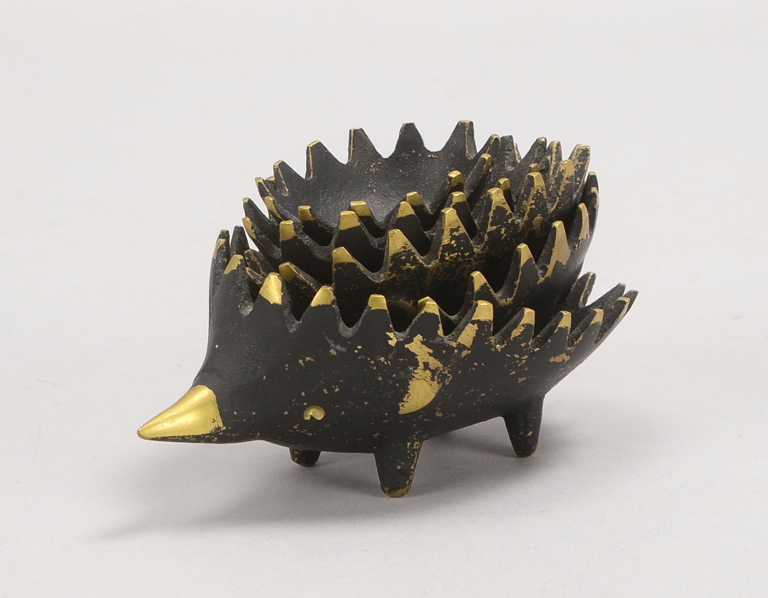 Figürl. Tischascher, Bronze (im Stil von W. Bosse), 'Igelfamilie' - 5x versch. Größen