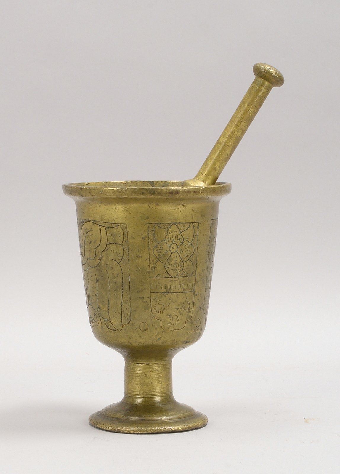 Mörser mit Pistill, Bronze, umlaufend Ornamente/arab. Schrift; Höhe 21 cm, Ø 14,5 cm