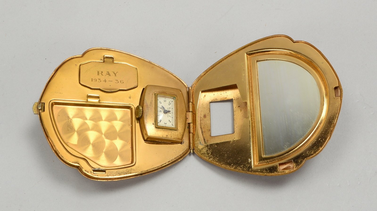 Illinois Watch Case, Vintage-Puderdose, klappb. Metallgehäuse/integrierte Uhr; Maße 9 x 8 cm