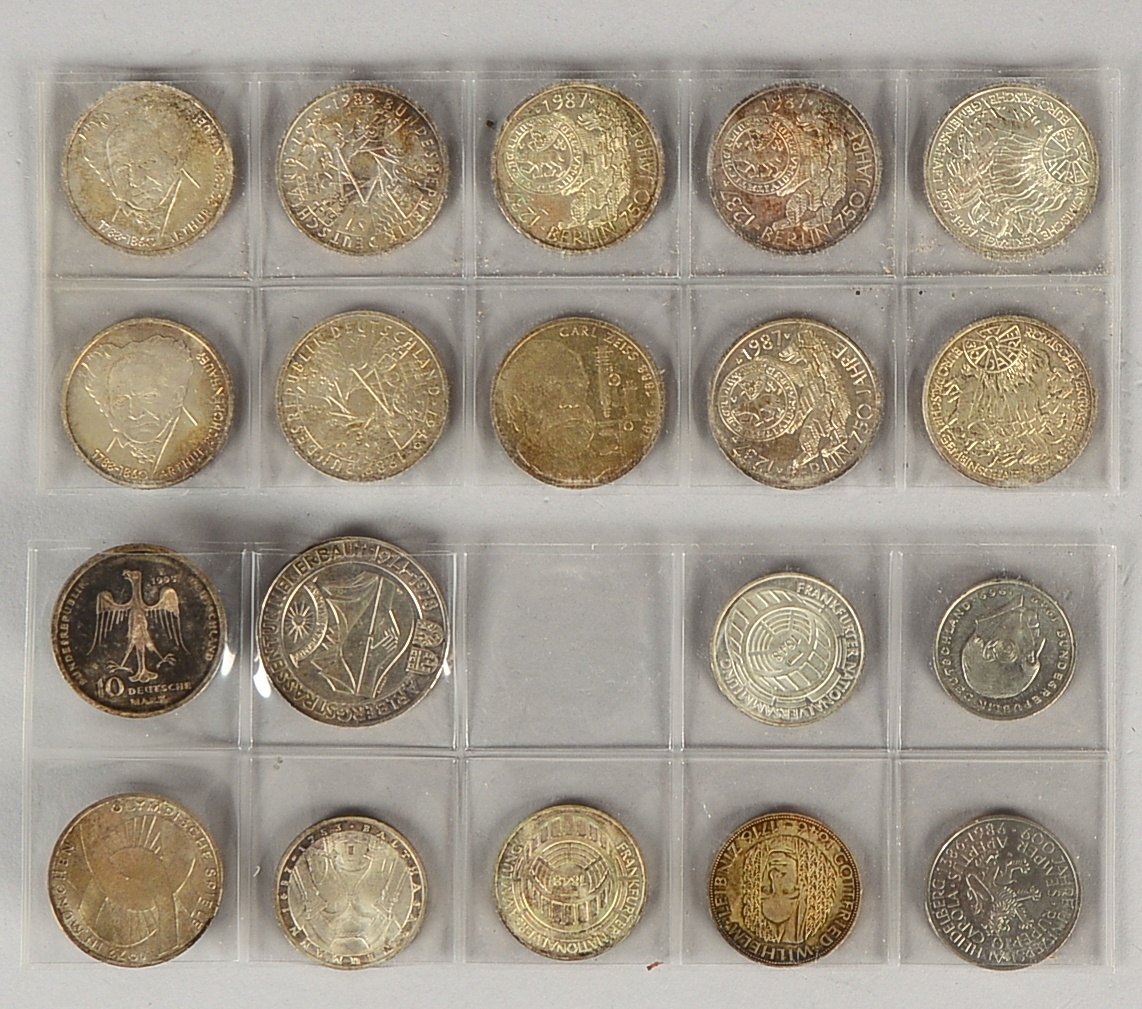 Silbermünzen ('BRD'): 11x '10 DM', 5x '5 DM', 1x '2 DM', 1x Heinrich der Löw