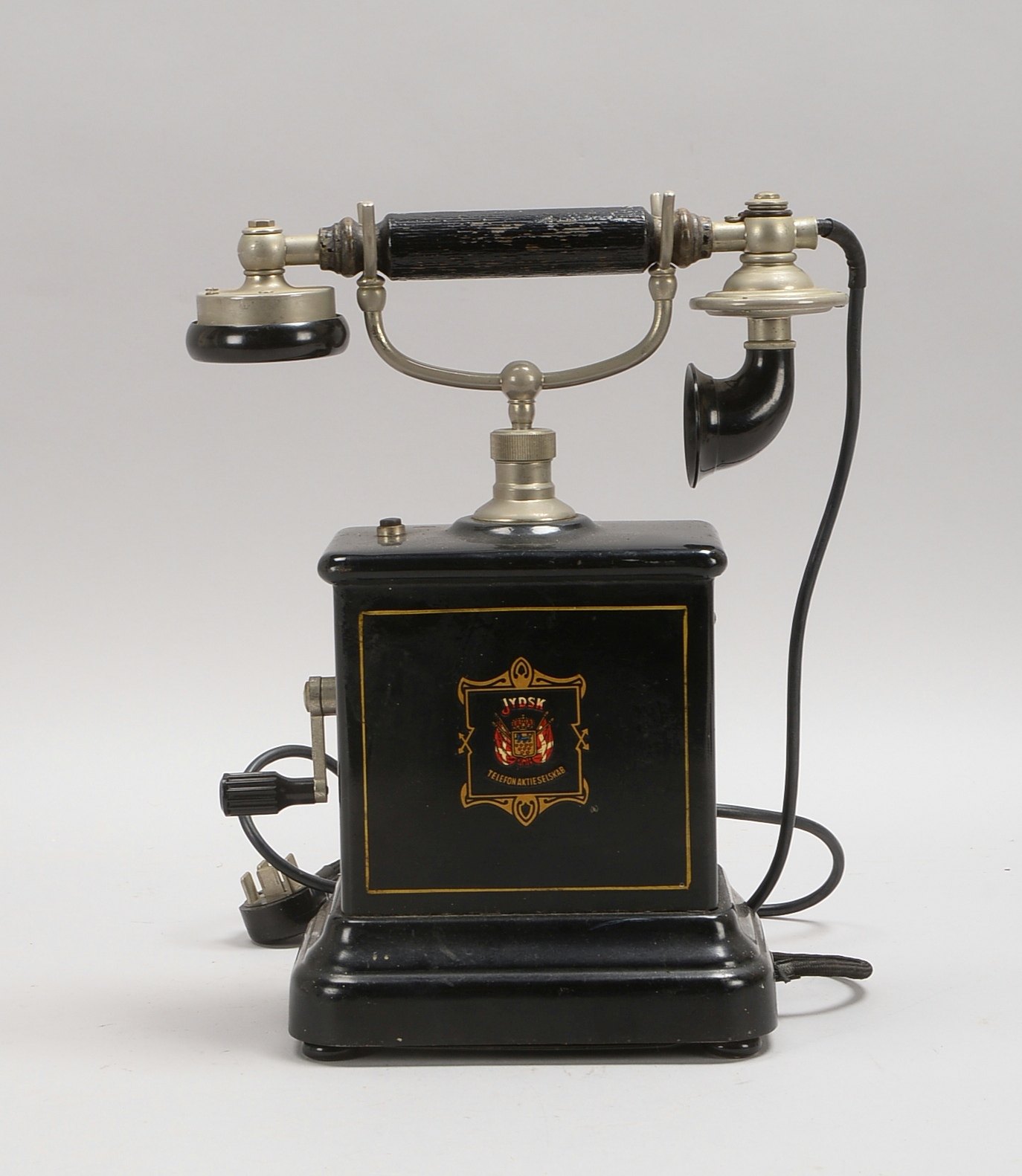 Vintage-Telefon (DK), gemarkt 'Jydsk', mit original Kabel und Stecker; Höhe 33 cm