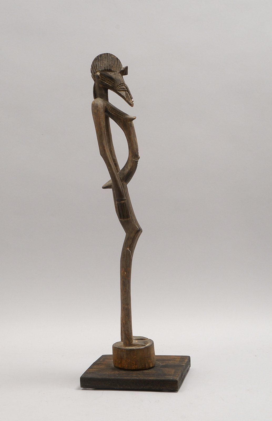 Holzskulptur (Baule/Afrika), 'Stehende weibl. Figur', auf Holzplatte montiert; Höhe 56 cm