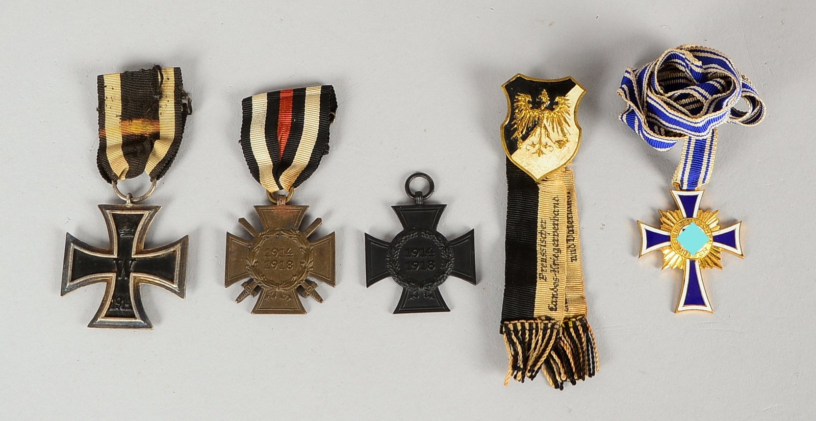 5 Militaria-Abz. (I./II. WK und Preußen): 'EK II. Kl., 1914', 'Ehrenkreuze', '25 J. - Preußen'