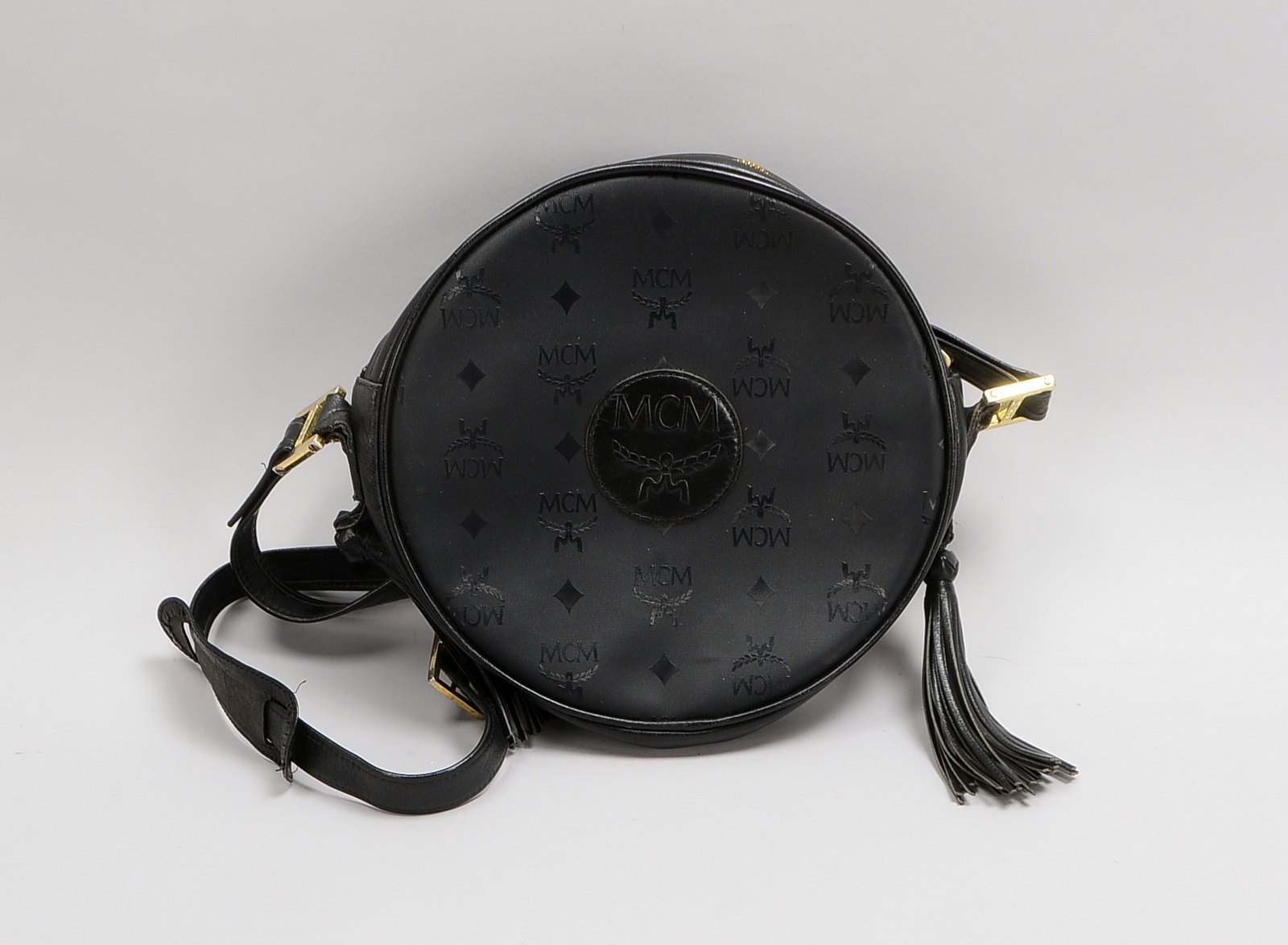 MCM, Designer-Handtasche, runde Form, schwarz, mit Schulterriemen; Ø 25 cm