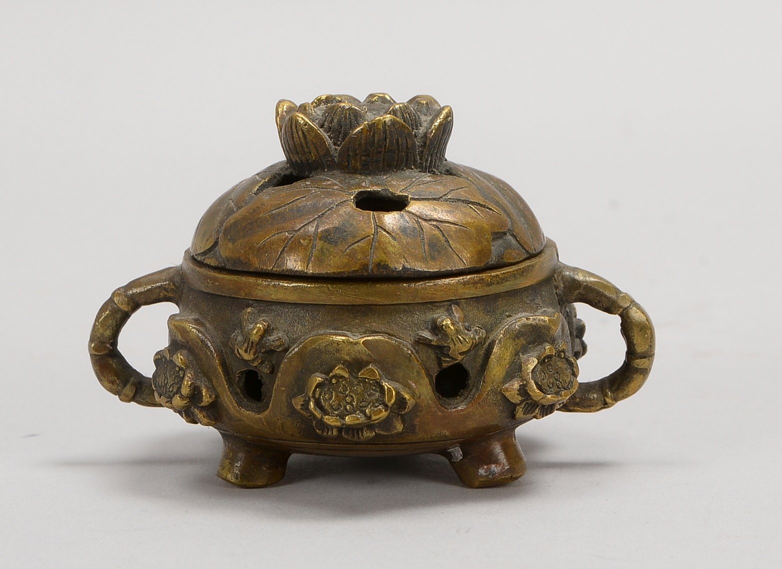Tripod-Censer/Räuchergefäß, Bronze durchbr., florales Reliefdekor; Höhe 6 cm