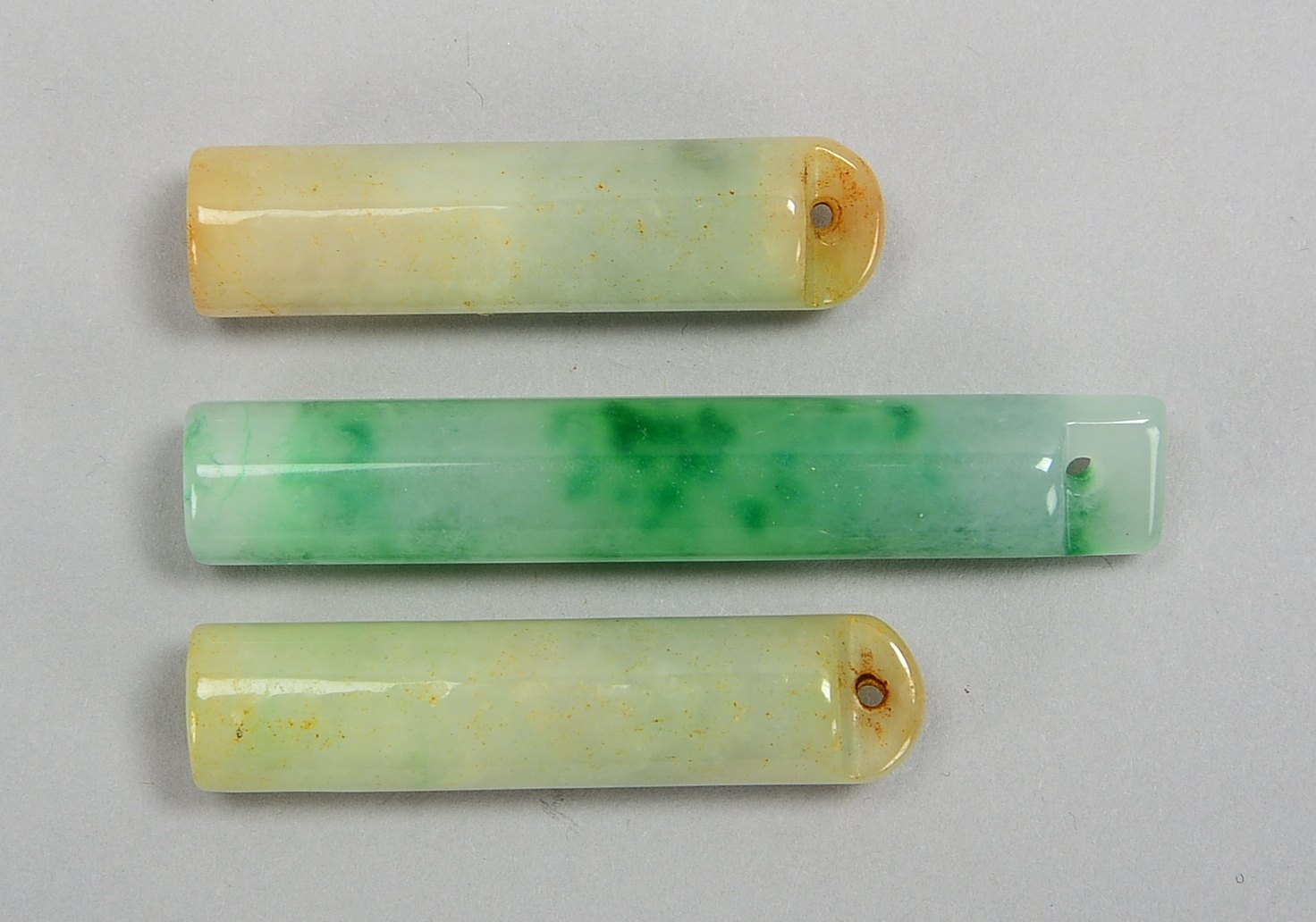 Jade-Sammlerkonvolut (China), 3 Fächergriffe; Länge bis 6 cm