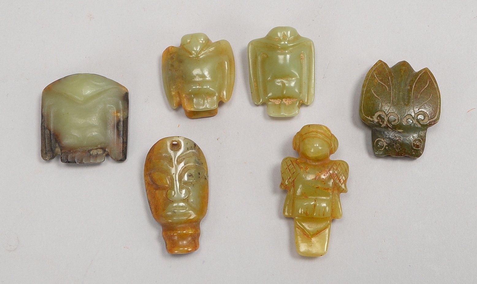 6 Jade-Schnitzereien/Amulette, Tierfiguren/'Fabelwesen', mit Bohrung für Aufh.
