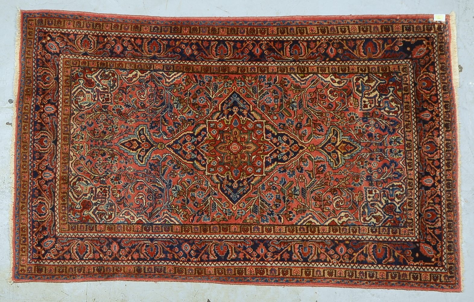 Sarough (Persien), feste Knüpfung, Flor in gutem Zustand; Maße 206 x 126 cm