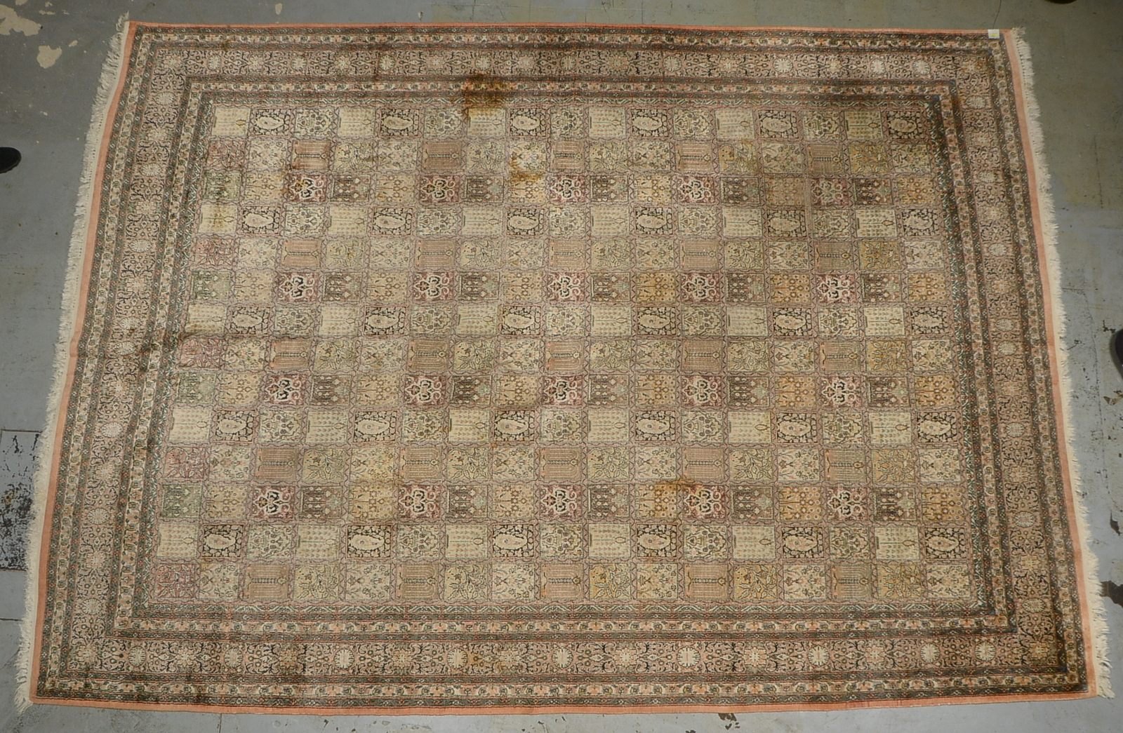 Kaschmir-Seidenteppich, mittelf./feine Knüpfung, Feldermuster; Maße 408 x 291 cm