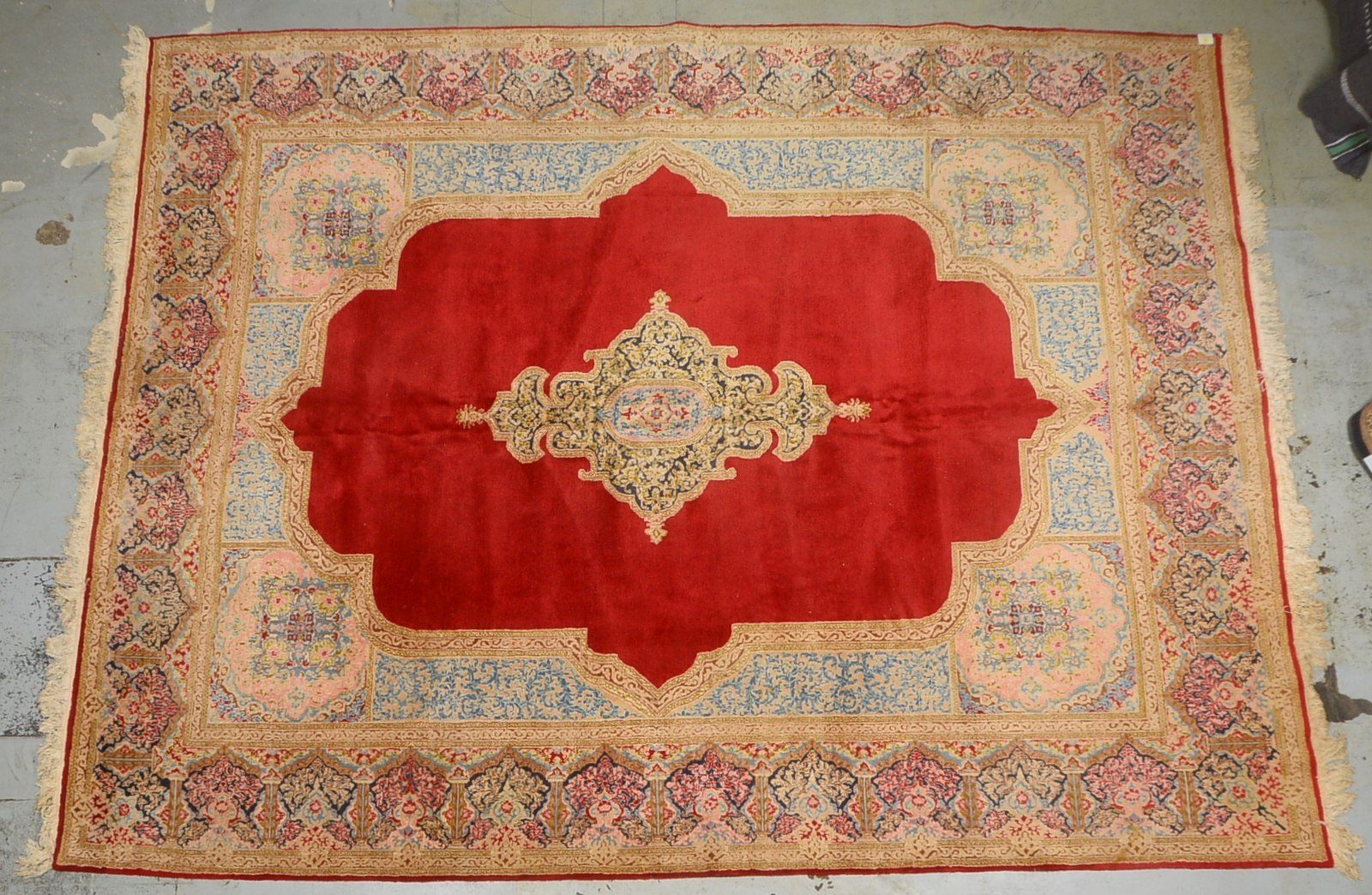 Kirman, mittelfeine Knüpfung, Flor in gutem Zustand; Maße 375 x 284 cm