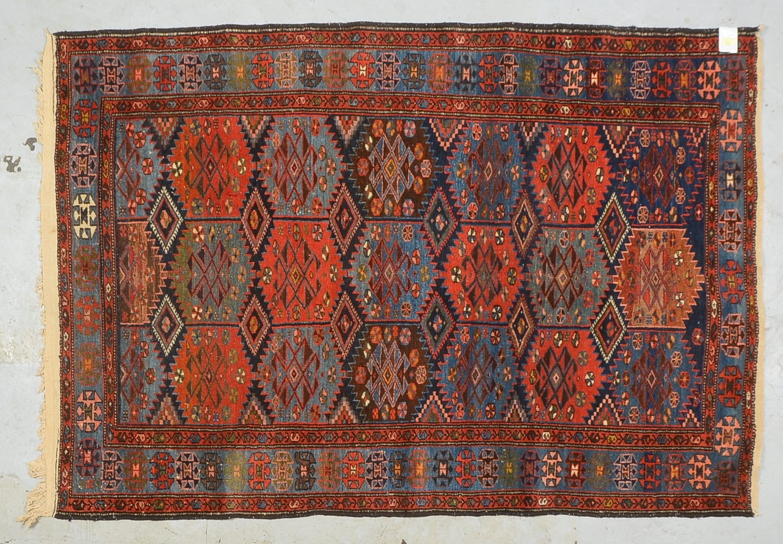 Orientteppich (Kaukasus), mittelfeine Kn., guter altersentspr. Zust.; Maße 208 x 140 cm
