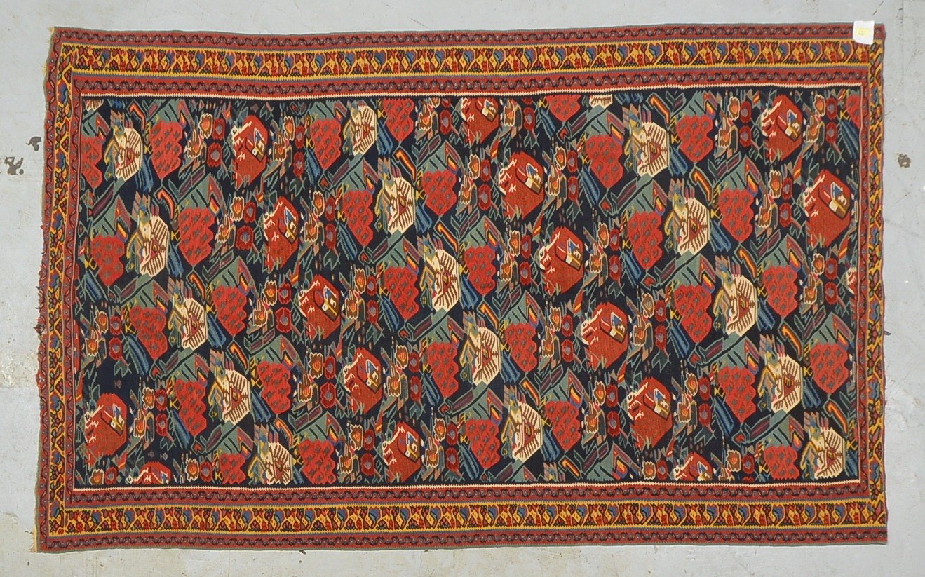 Senneh-Kelim, Schmalseite leicht umgelegt, guter Zust.; Maße 215 x 135 cm