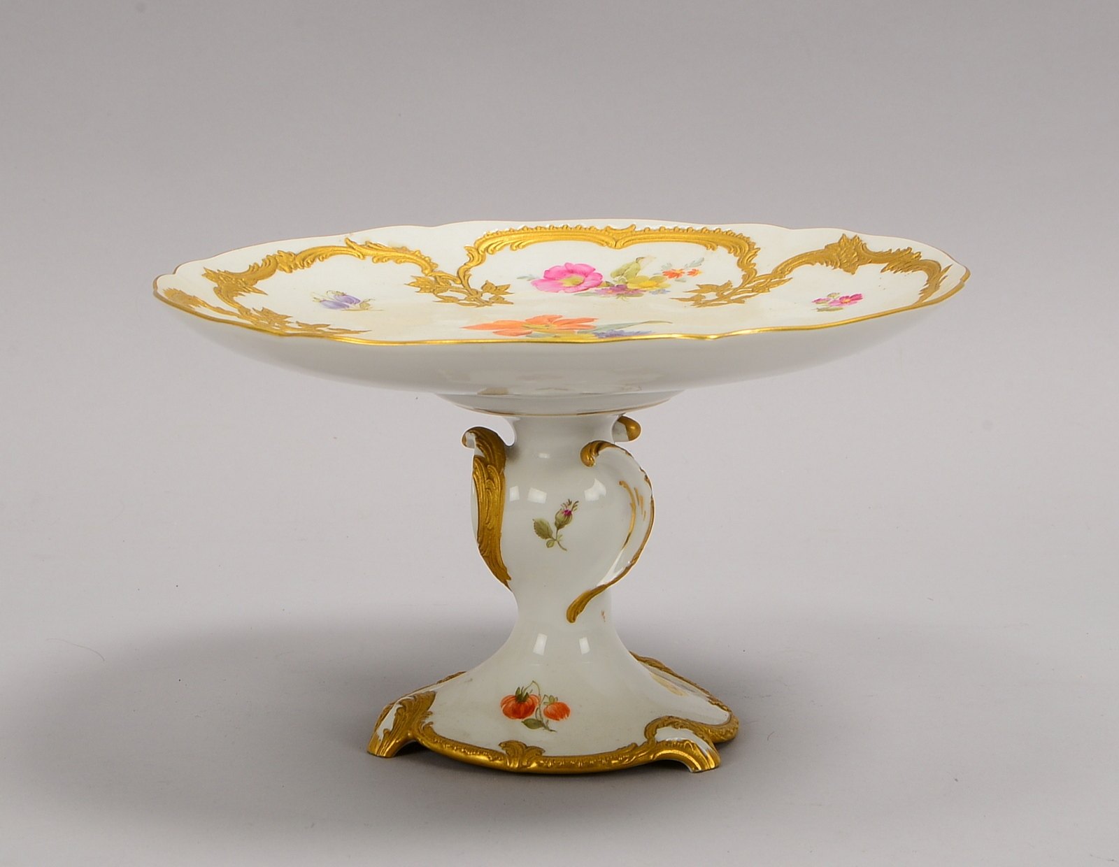 KPM Berlin (um 1920), Tischaufsatzschale; Höhe 13 cm, Ø 22 cm