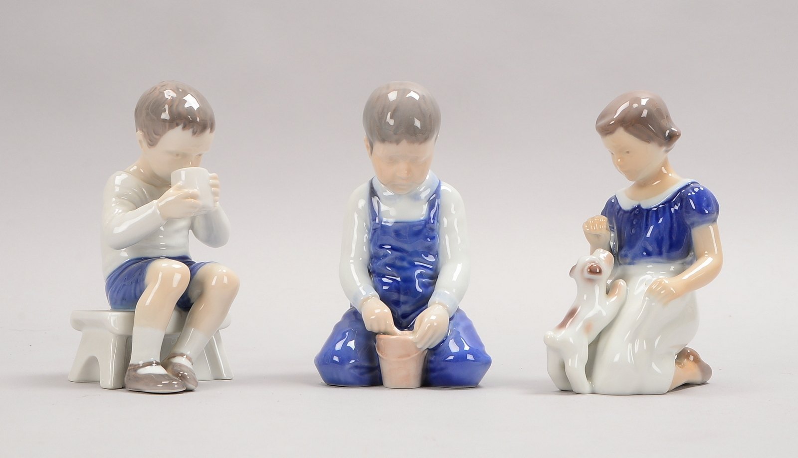 Bing & Grøndahl, 3 Porz.-Figuren, Kinderfiguren; Höhe jeweils ca. 13,5 cm