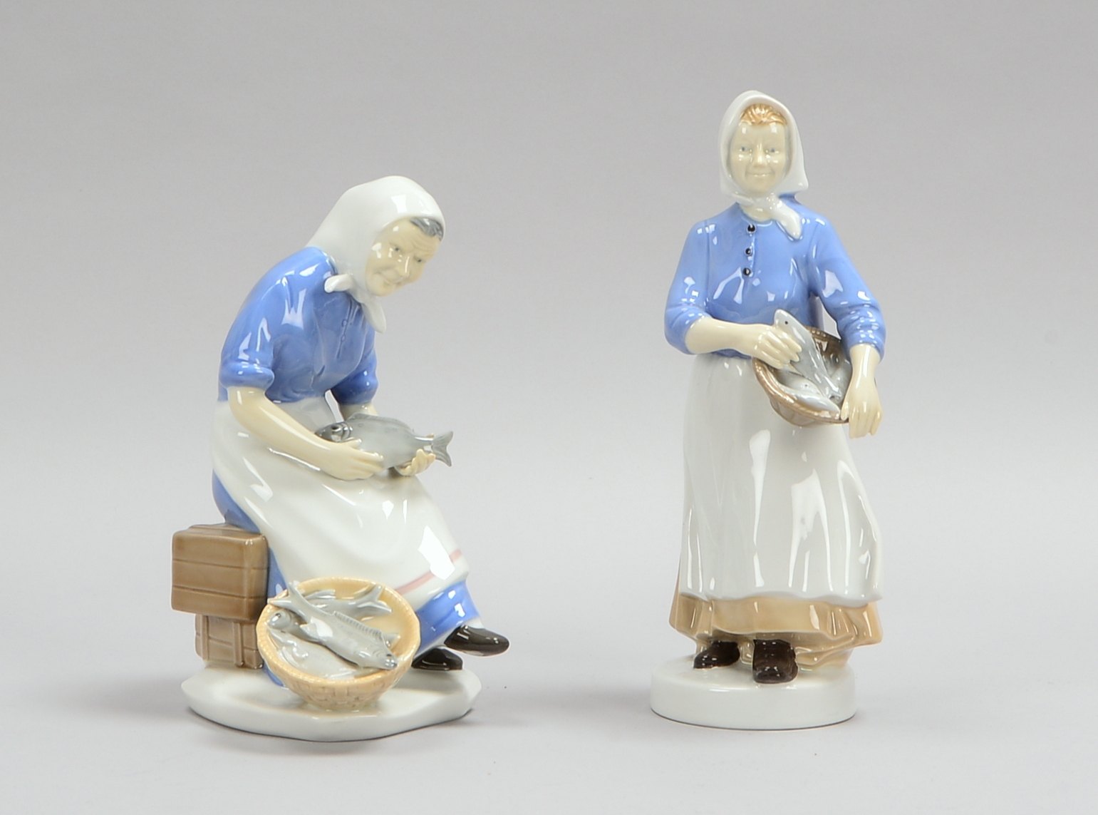 Gräfenthal, 2 Porz.-Figuren, Fischhändlerinnen, Entwurf: C. Scheidig; Höhe 25 cm/21 cm