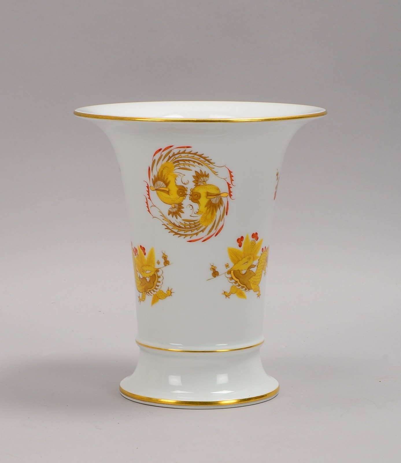 Meissen (I. Wahl), Kratervase, Dekor 'Gelber Drache', mit Goldrand; Höhe 19 cm