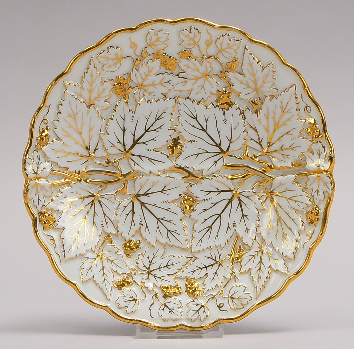 Meissen (III. Wahl), kl. Prunkteller, goldstaffiert; Durchmesser Ø 21 cm