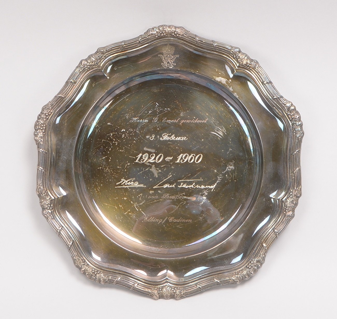 Teller, 800 Silber, Dresdner Barockrand, Wappen/Widmung von Preußen; Gewicht 795 g