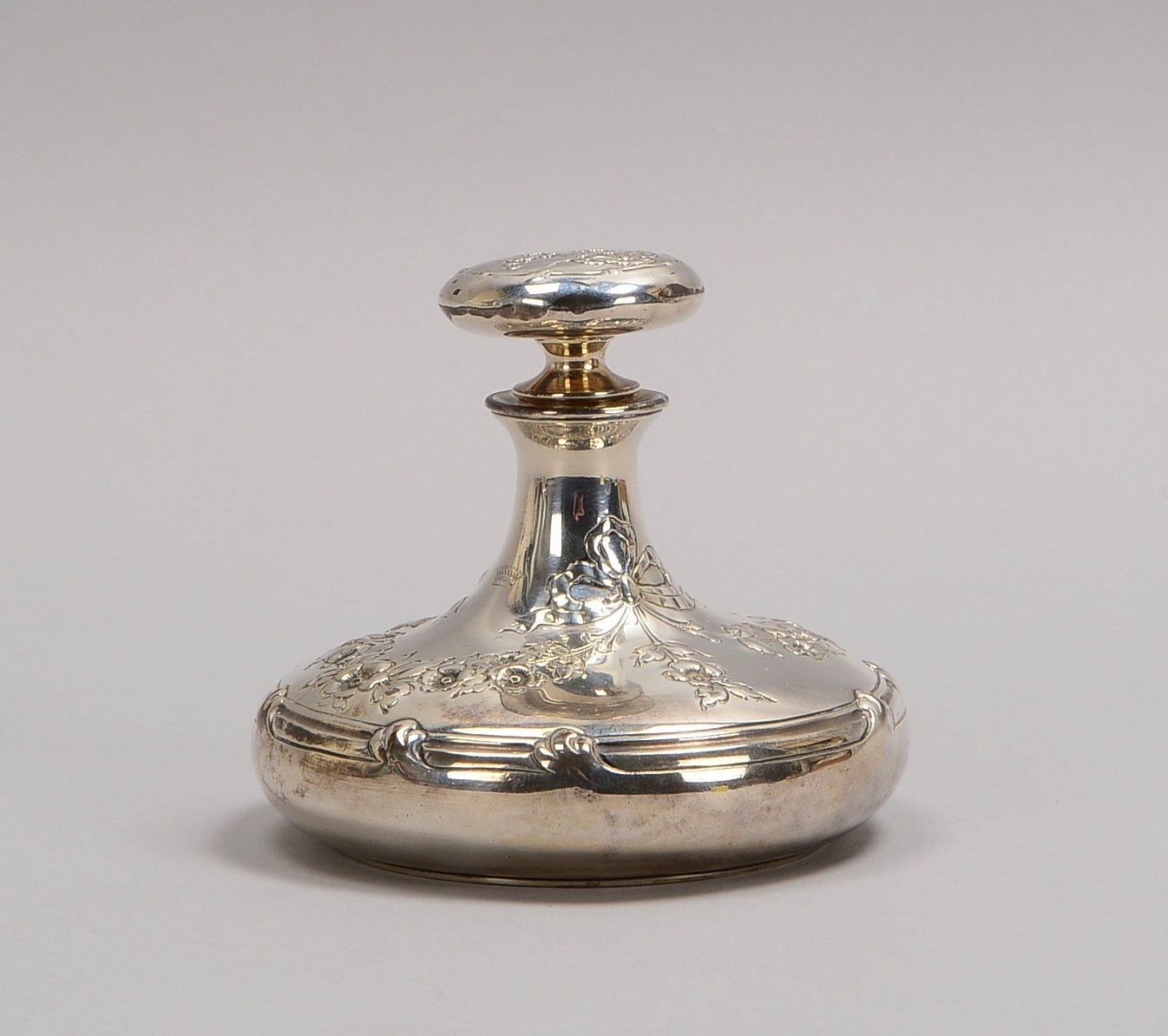 Flakon/Karaffe, 925 Sterlingsilber, florales Reliefdekor; Gewicht 230 g
